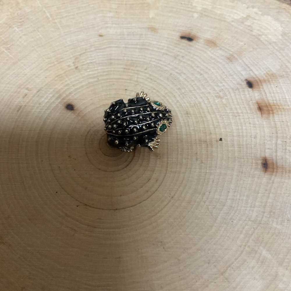 Elegant Black and Gold Frog Brooch